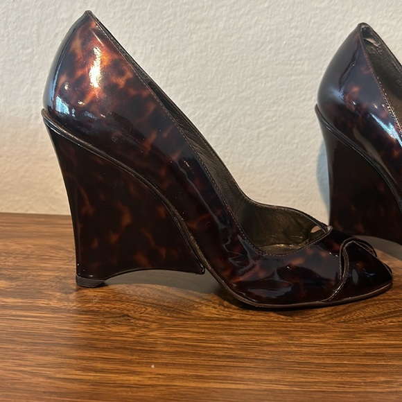 Stuart Weitzman Tortoise Shell Heels 7 - Picture 5 of 5
